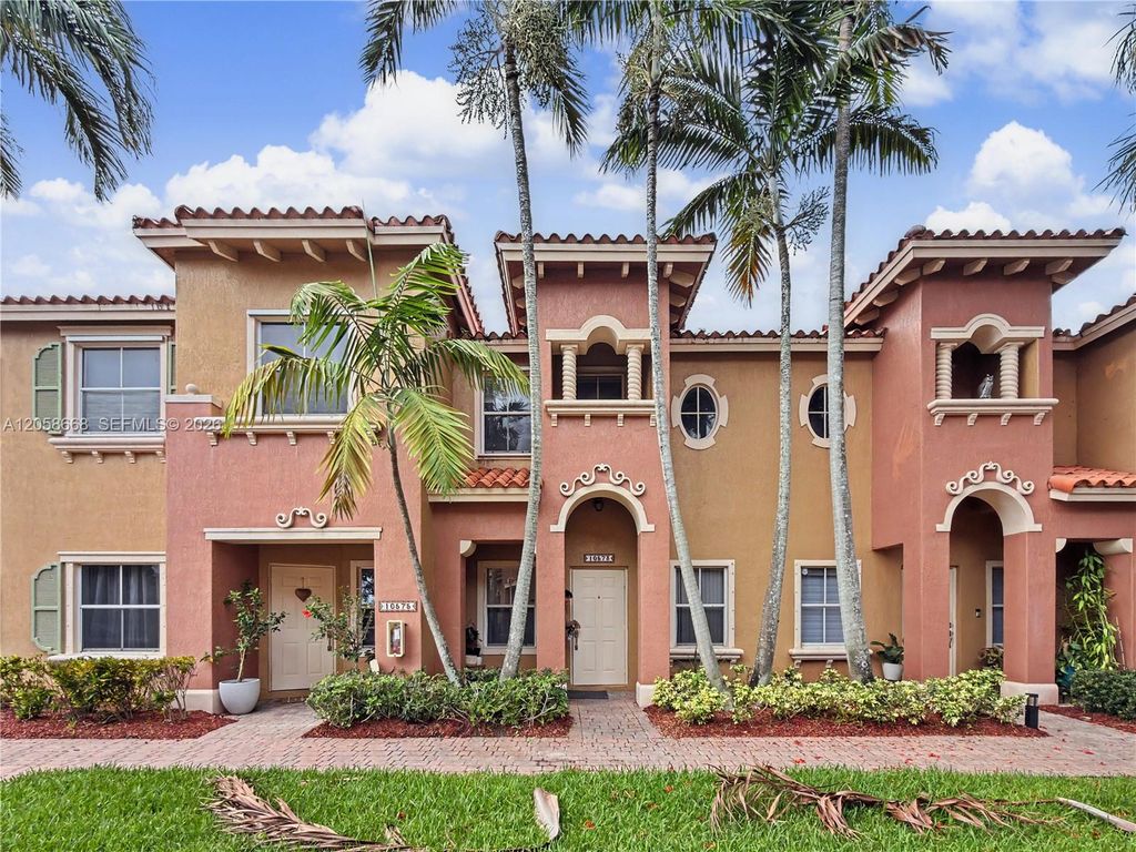 10573 SW 6th St 1206, Pembroke Pines, FL 33025
