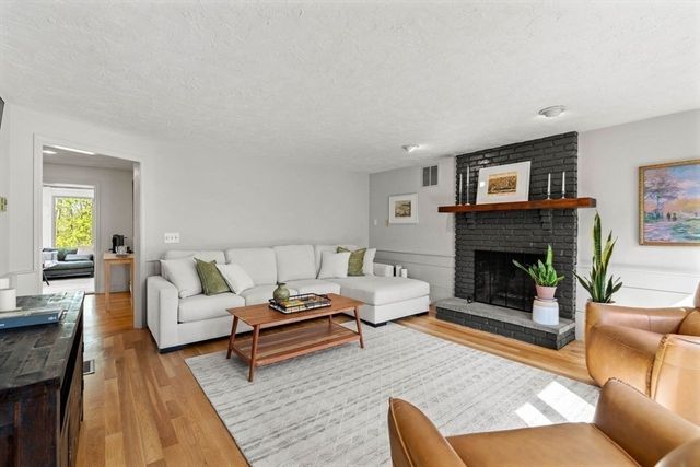 4 Greybirch Rd, Andover, MA 01810
