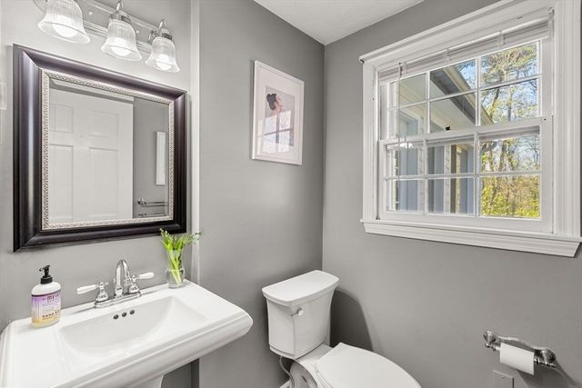 4 Greybirch Rd, Andover, MA 01810