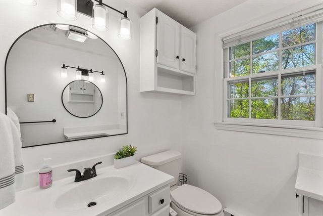 4 Greybirch Rd, Andover, MA 01810