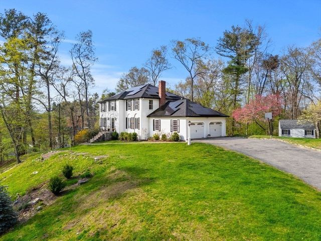 4 Greybirch Rd, Andover, MA 01810