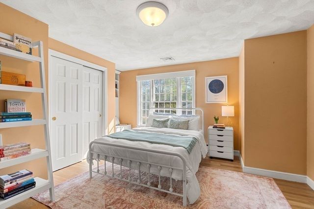 4 Greybirch Rd, Andover, MA 01810