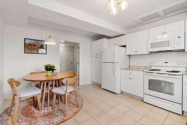 4 Greybirch Rd, Andover, MA 01810