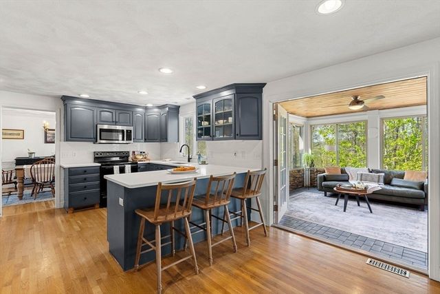 4 Greybirch Rd, Andover, MA 01810