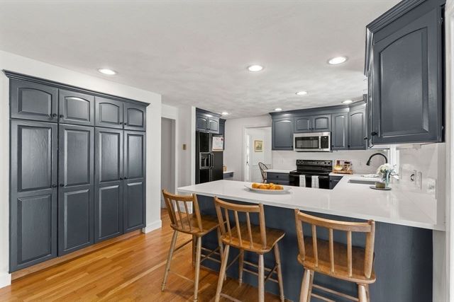 4 Greybirch Rd, Andover, MA 01810