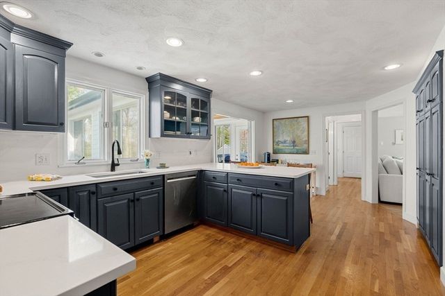 4 Greybirch Rd, Andover, MA 01810