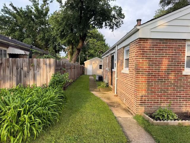 12529 S Loomis Street, Calumet Park, IL 60827