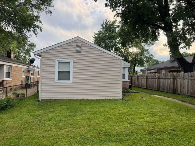 12529 S Loomis Street, Calumet Park, IL 60827