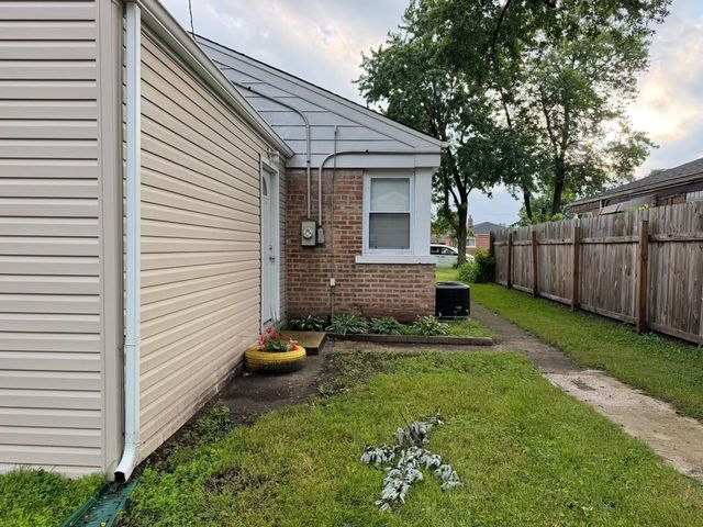 12529 S Loomis Street, Calumet Park, IL 60827