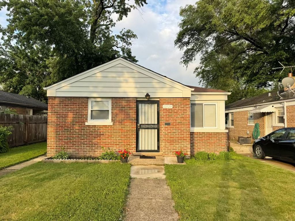 12529 S Loomis Street, Calumet Park, IL 60827