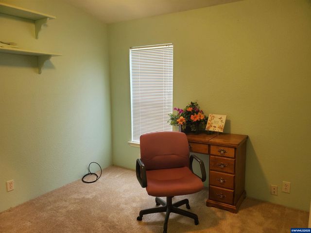 1050 W Maple St, Lebanon, OR 97355