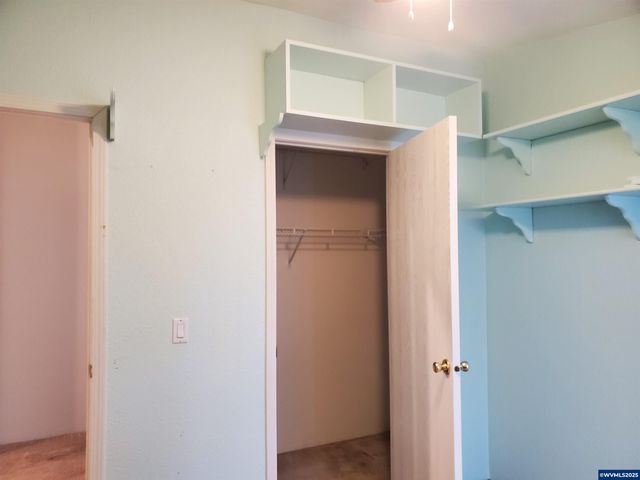 1050 W Maple St, Lebanon, OR 97355