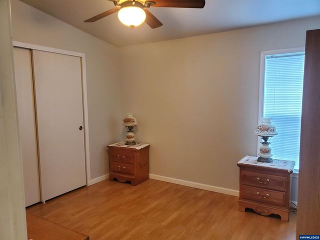 1050 W Maple St, Lebanon, OR 97355