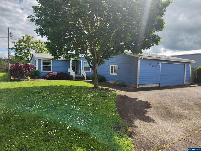 1050 W Maple St, Lebanon, OR 97355