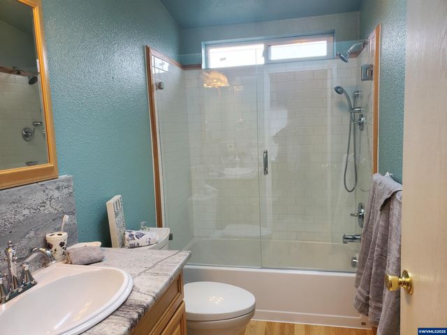 1050 W Maple St, Lebanon, OR 97355