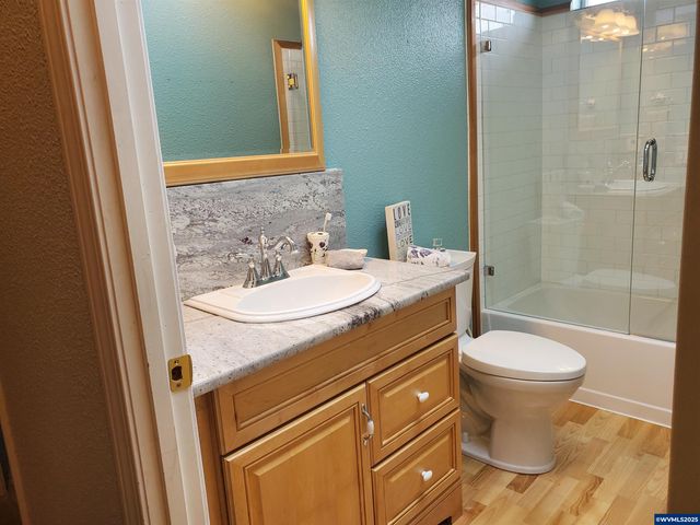 1050 W Maple St, Lebanon, OR 97355