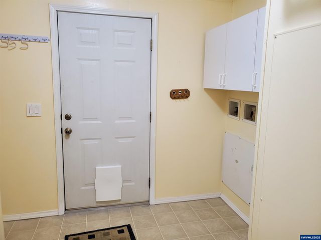 1050 W Maple St, Lebanon, OR 97355