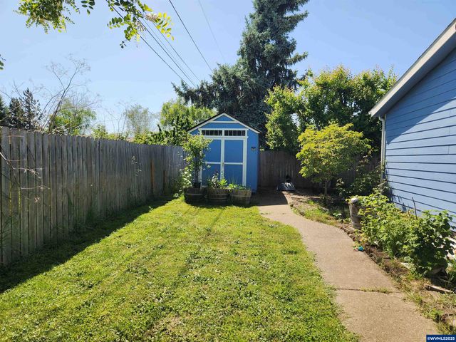 1050 W Maple St, Lebanon, OR 97355