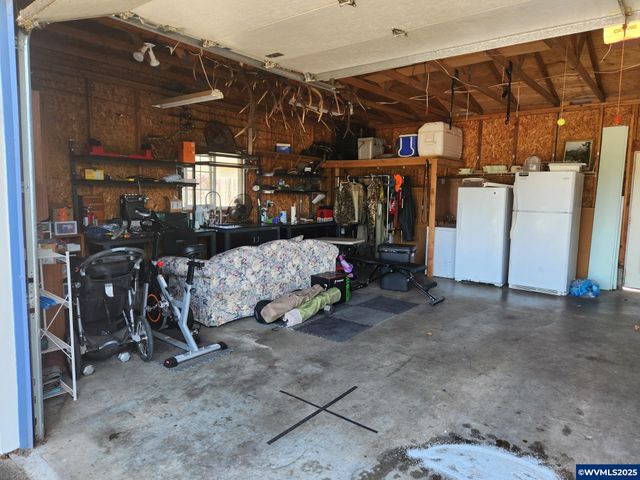 1050 W Maple St, Lebanon, OR 97355