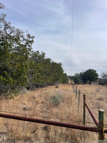 7321 State Highway 173, Bandera, TX 78003