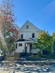 2 Laurel St, Chelsea, MA 02150