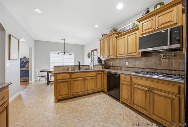 1197 N 177th West Avenue, Sand Springs, OK 74063