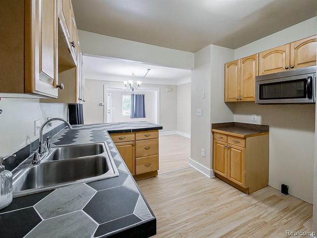 358 S Marshall Street, Pontiac, MI 48342
