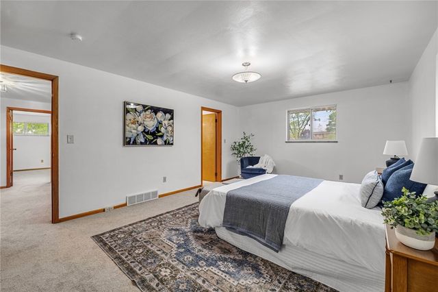 2052 Hulton Rd, Plum Boro, PA 15147