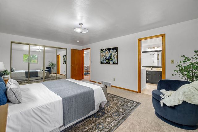 2052 Hulton Rd, Plum Boro, PA 15147