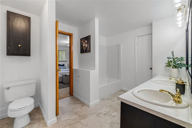 2052 Hulton Rd, Plum Boro, PA 15147