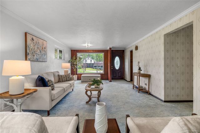 2052 Hulton Rd, Plum Boro, PA 15147