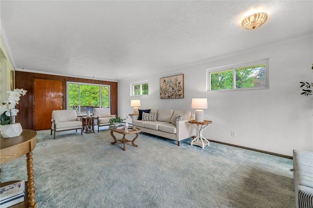 2052 Hulton Rd, Plum Boro, PA 15147
