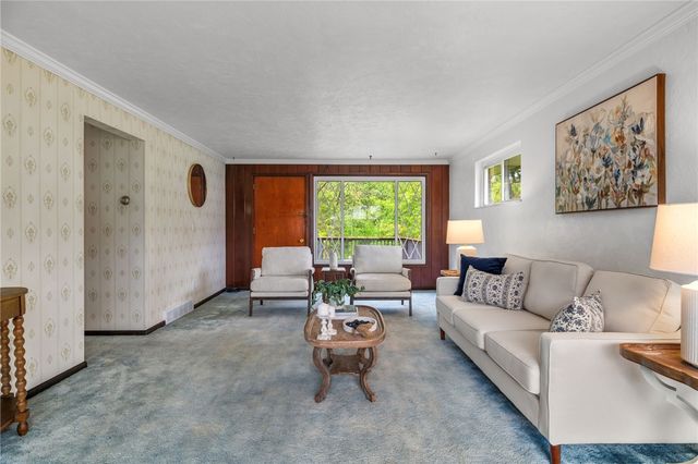 2052 Hulton Rd, Plum Boro, PA 15147