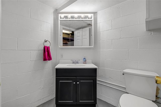 2052 Hulton Rd, Plum Boro, PA 15147