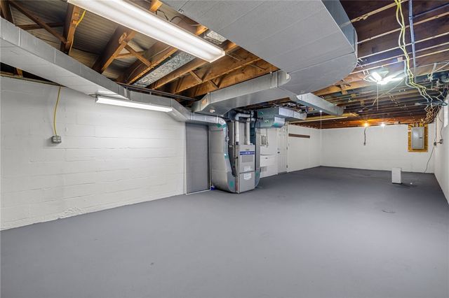 2052 Hulton Rd, Plum Boro, PA 15147