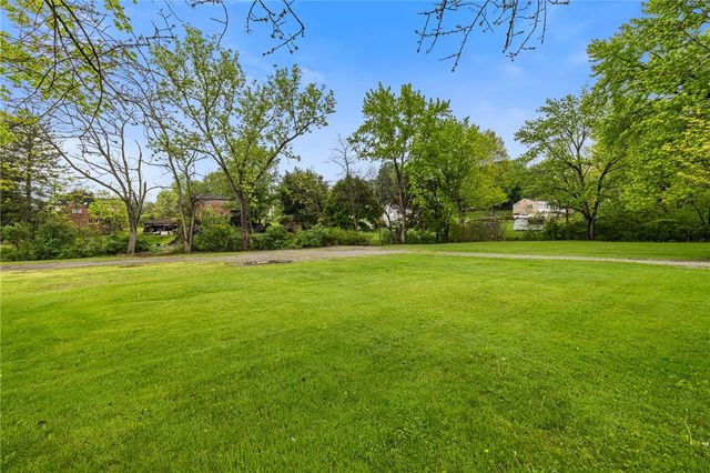 2052 Hulton Rd, Plum Boro, PA 15147