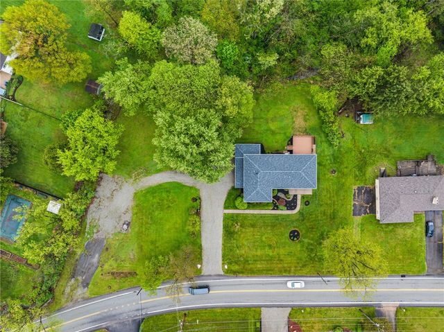 2052 Hulton Rd, Plum Boro, PA 15147