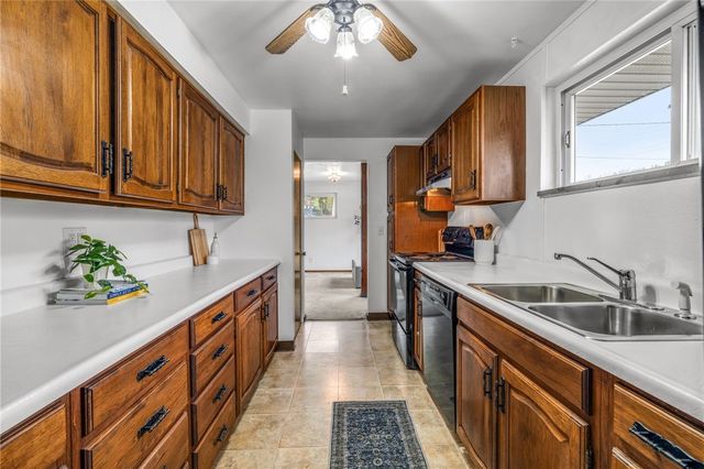 2052 Hulton Rd, Plum Boro, PA 15147