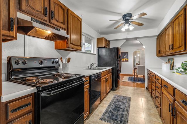 2052 Hulton Rd, Plum Boro, PA 15147