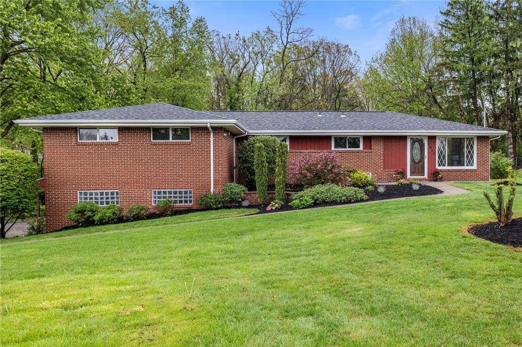 2052 Hulton Rd, Plum Boro, PA 15147