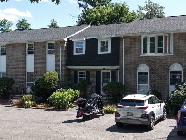 24 Fieldstone Drive, Londonderry, NH 03053
