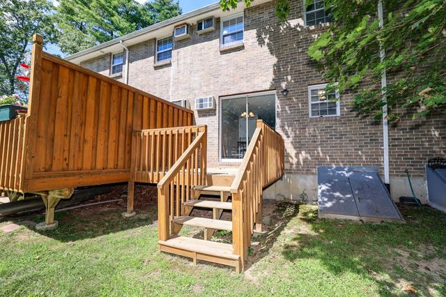 24 Fieldstone Drive, Londonderry, NH 03053