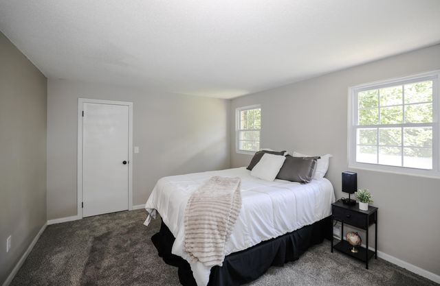 24 Fieldstone Drive, Londonderry, NH 03053