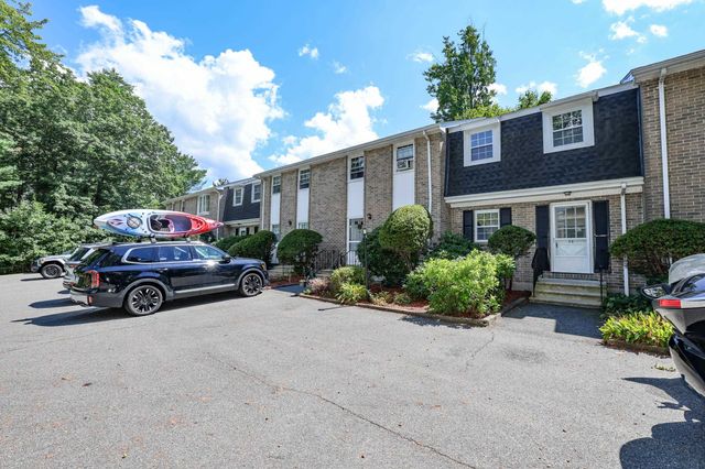 24 Fieldstone Drive, Londonderry, NH 03053