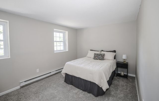 24 Fieldstone Drive, Londonderry, NH 03053