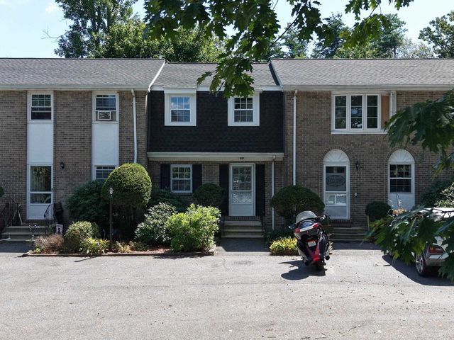 24 Fieldstone Drive, Londonderry, NH 03053