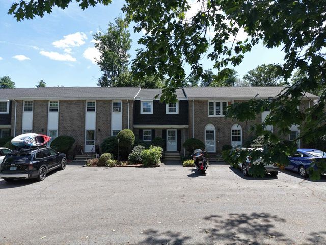 24 Fieldstone Drive, Londonderry, NH 03053