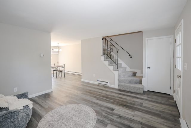 24 Fieldstone Drive, Londonderry, NH 03053