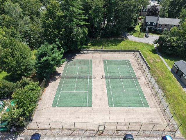 24 Fieldstone Drive, Londonderry, NH 03053