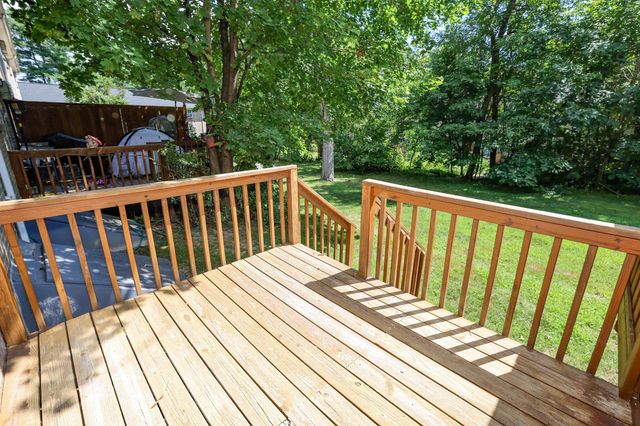 24 Fieldstone Drive, Londonderry, NH 03053